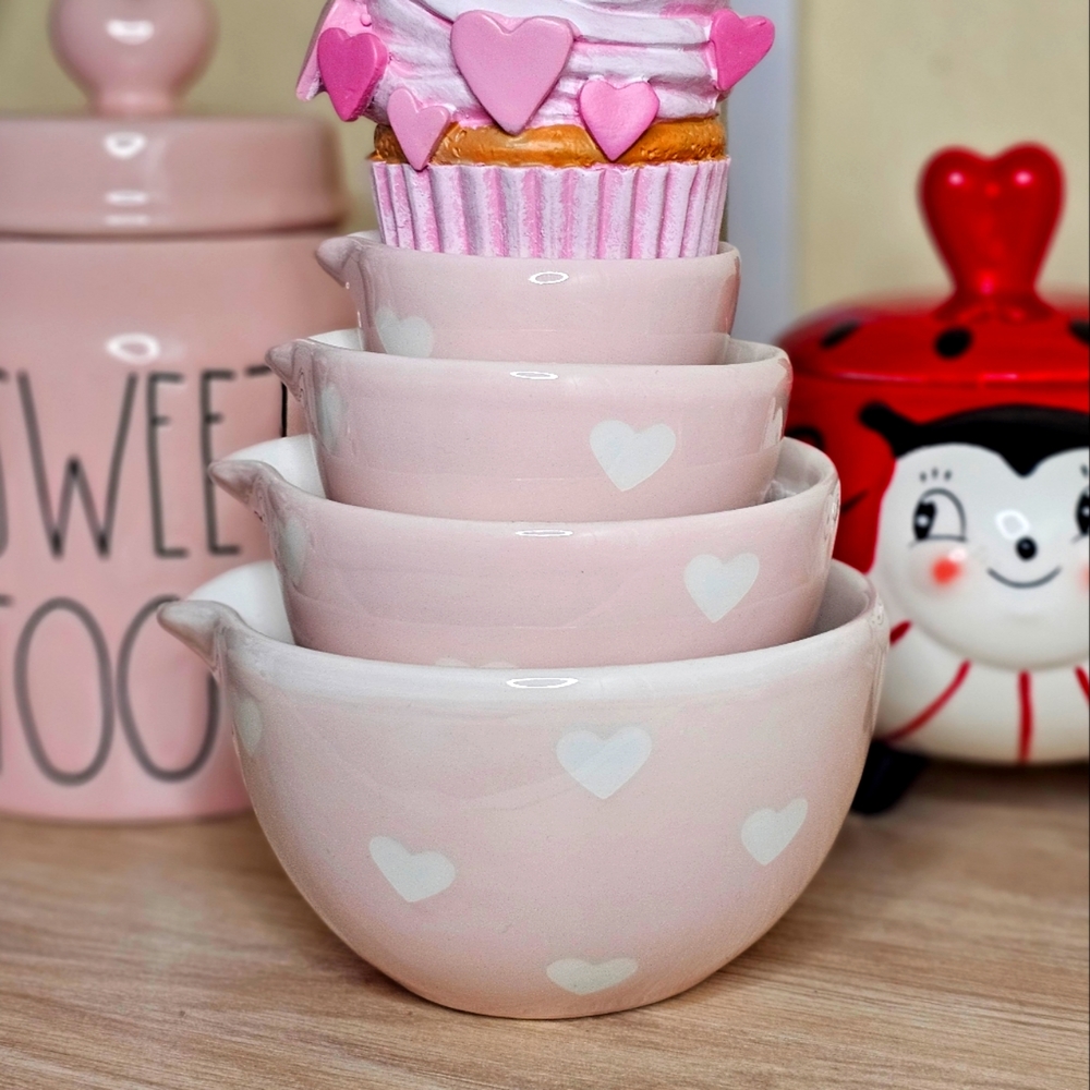 TERRAMOTO VALENTINE'S DAY PINK MEASURING CUPS